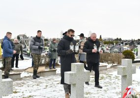 Armijos Krajovos karių kapų lankymas Pasmerktųjų karių atminties dienos išvakarėse