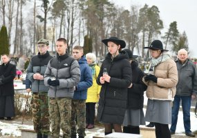 Armijos Krajovos karių kapų lankymas Pasmerktųjų karių atminties dienos išvakarėse