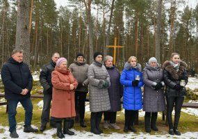 Armijos Krajovos karių kapų lankymas Pasmerktųjų karių atminties dienos išvakarėse