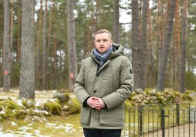 Armijos Krajovos karių kapų lankymas Pasmerktųjų karių atminties dienos išvakarėse