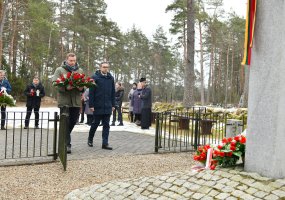 Armijos Krajovos karių kapų lankymas Pasmerktųjų karių atminties dienos išvakarėse