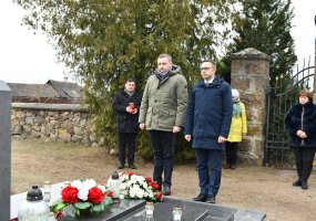 Armijos Krajovos karių kapų lankymas Pasmerktųjų karių atminties dienos išvakarėse