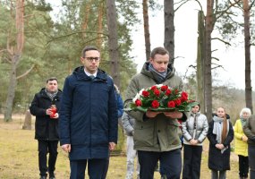 Armijos Krajovos karių kapų lankymas Pasmerktųjų karių atminties dienos išvakarėse