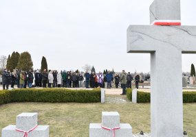 Armijos Krajovos karių kapų lankymas Pasmerktųjų karių atminties dienos išvakarėse
