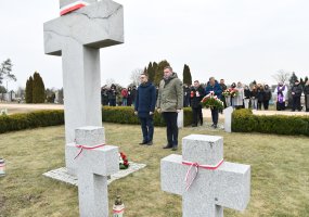 Armijos Krajovos karių kapų lankymas Pasmerktųjų karių atminties dienos išvakarėse