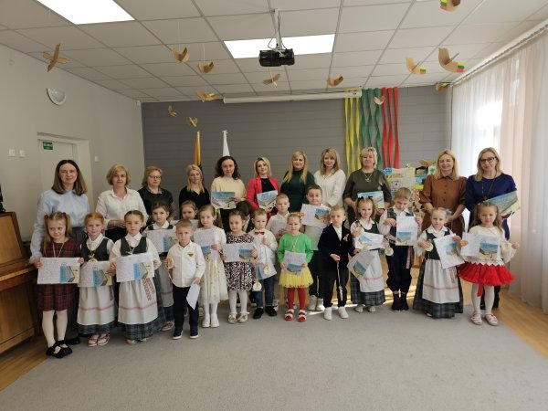 Iš vaiko širdelės skamba gražūs žodeliai gimtinei
