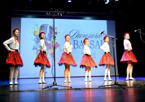 Geriausi mokiniai ir dainingiausi balsai vienoje scenoje