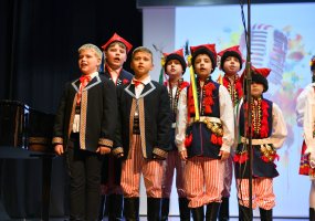 Geriausi mokiniai ir dainingiausi balsai vienoje scenoje
