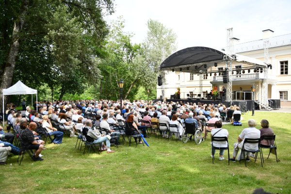 Garsų magija Balinskių dvare – prasidėjo X-asis festivalio „Muzika Jašiūnų dvare“ sezonas