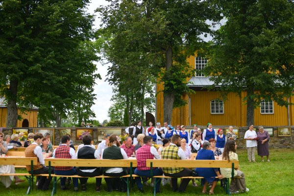 „Annos vardadienis“ – dvasios, meno ir obuolių pyrago šventė Tabariškėse