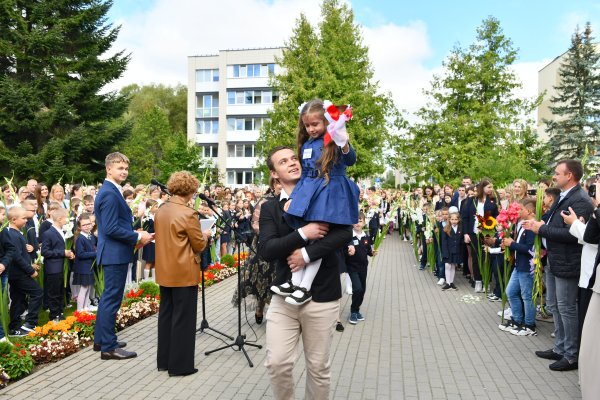Zabrzmiał pierwszy dzwonek – wszyscy do szkoły!