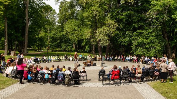  „Sveikas, muzikos pasauli!“ – Jašiūnų dvaro edukacijos jaunojo klausytojo smalsumui ugdyti