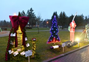 Šalčininkuose vėl nušvito įmonių ir įstaigų eglučių alėja!