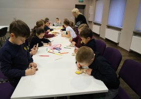 Įvyko magiškos švytinčio Kalėdų žaisliuko dirbtuvės