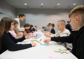 Įvyko magiškos švytinčio Kalėdų žaisliuko dirbtuvės