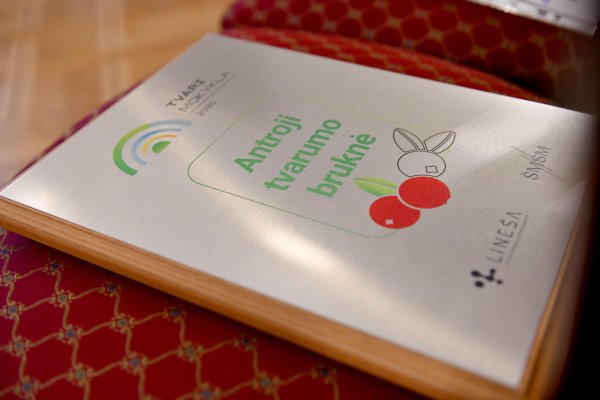 Trims rajono mokykloms įteikti projekto „Tvari mokykla“ apdovanojimai