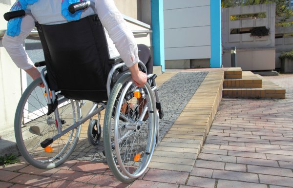 Dostosowanie mieszkania: dom w służbie osoby z niepełnosprawnością