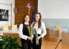 Su artėjančia švente, kolegės!