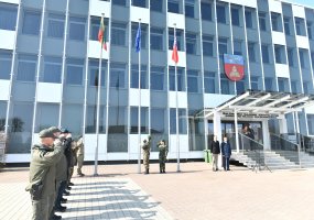 Šalčininkuose pakeltos Lietuvos ir NATO vėliavos