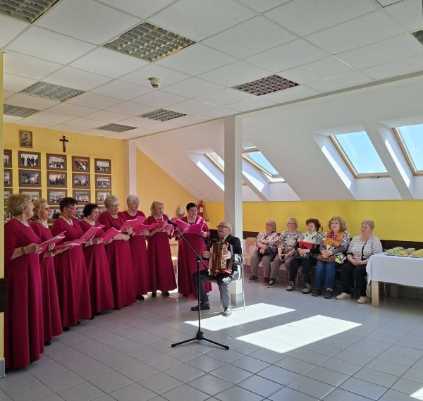 Wspólna podróż pełna radości – dwudniowy wyjazd seniorów do Polski