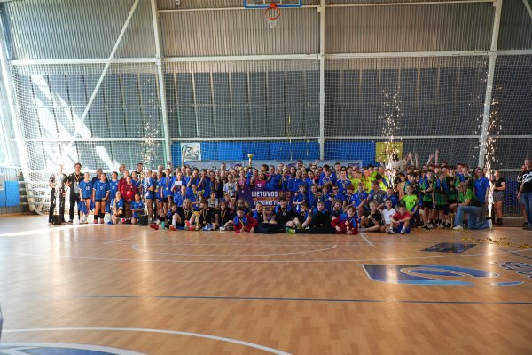 Istorinis savaitgalis Eišiškėse: R. Jansono taurės finalai virto neįtikėtina sporto švente ir...
