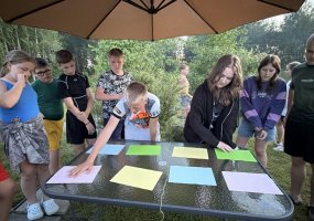 Penkių dienų edukacinė-komandinė išvyka stiprino vaikų ir jaunimo socialinius įgūdžius