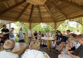 Penkių dienų edukacinė-komandinė išvyka stiprino vaikų ir jaunimo socialinius įgūdžius