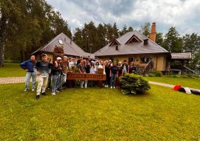 Vaikų vasaros poilsio projektas „Pažink, išbandyk, kurk“ Eišiškių gimnazijoje