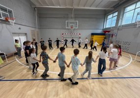 Vaikų vasaros stovykla Baltosios Vokės Elizos Ožeškovos gimnazijoje