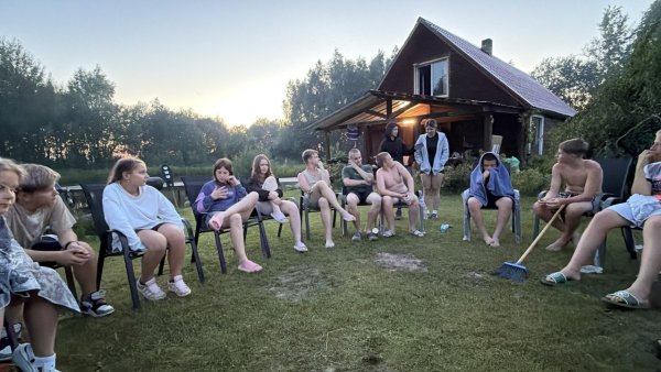 Penkių dienų edukacinė-komandinė išvyka stiprino vaikų ir jaunimo socialinius įgūdžius