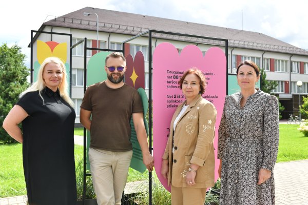 Šalčininkuose – žydintis informacinis stendas apie atsakingą atliekų rūšiavimą