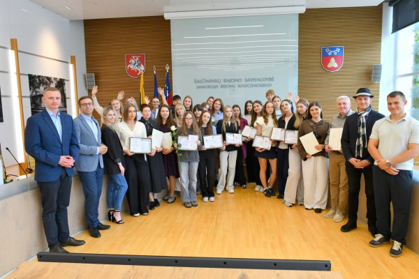Jaunuoliams įteikti savanorystės sertifikatai ir padėkos
