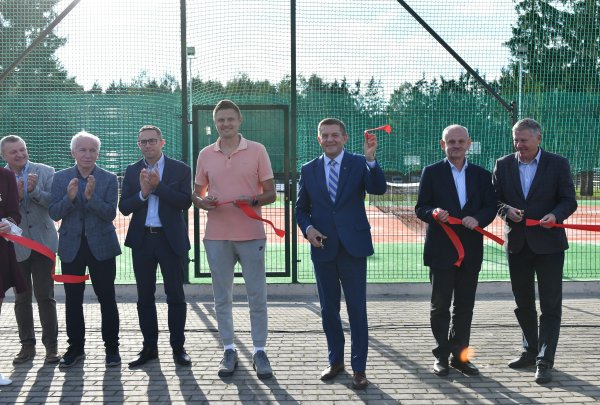 Atidarytas naujas teniso kortas ir padelio aikštelė