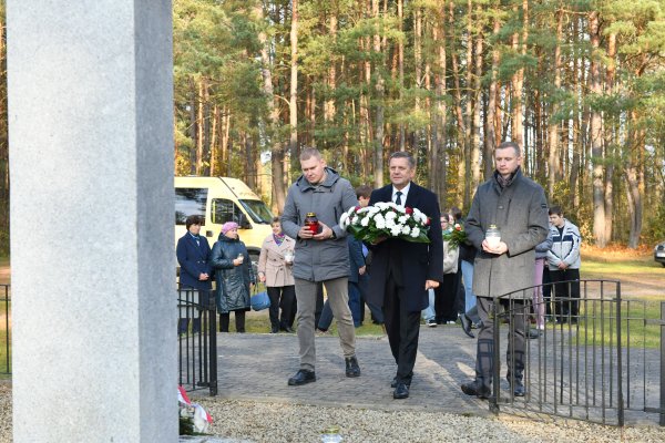Lenkijos diplomatai ir savivaldybės atstovai aplankė atmintinas vietas