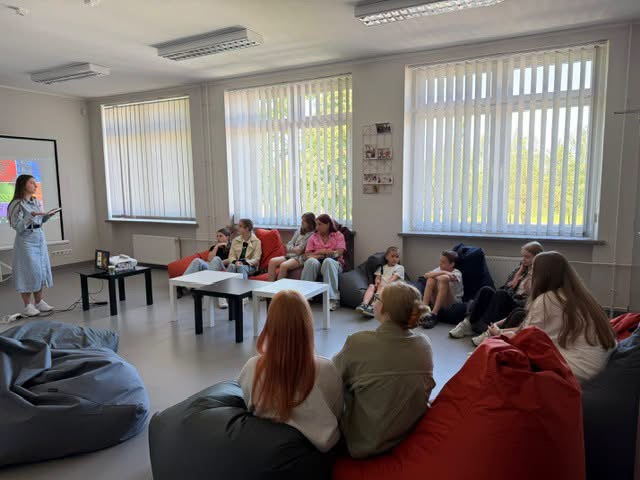 Jaunimas diskutuoja grupėse